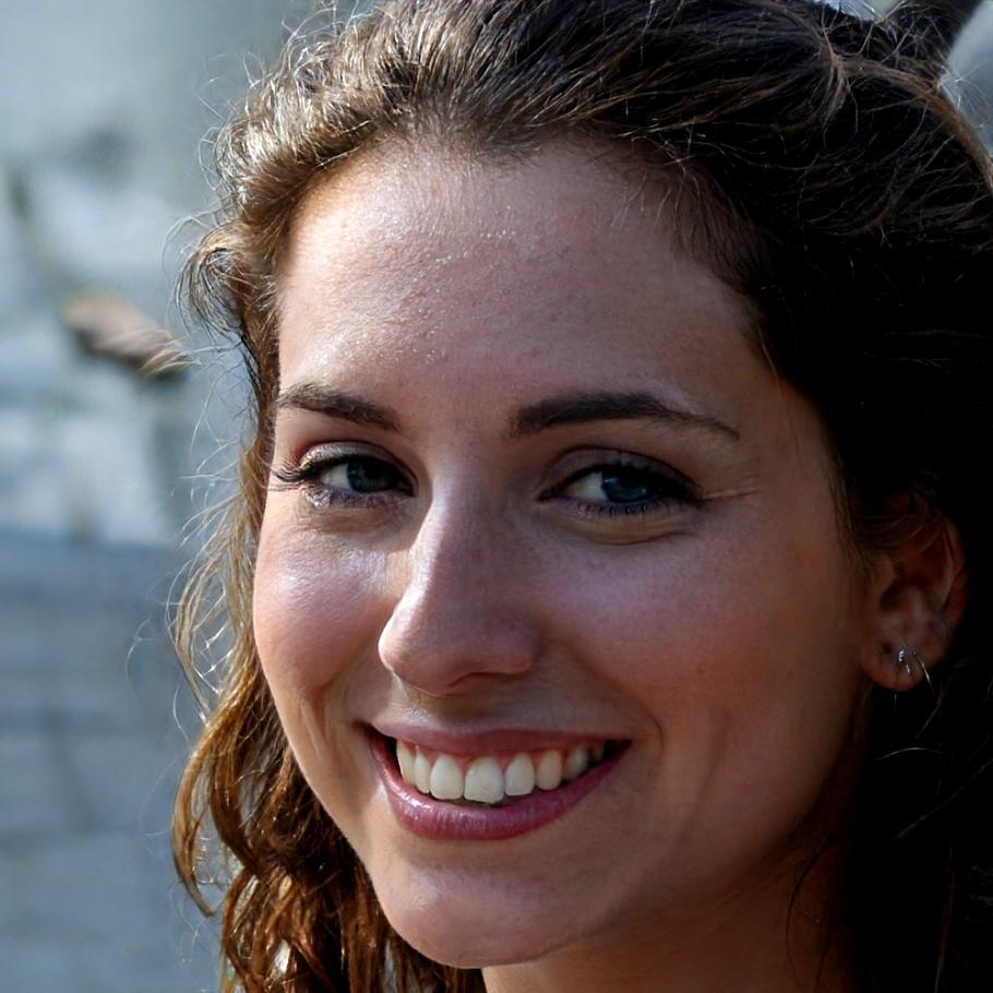 Instructora especializada en desarrollo frontend